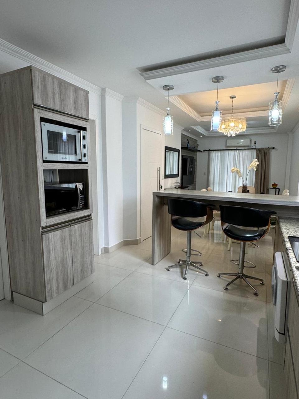 Apartment Bc Apto Com 1 Mais 02 Quartos,cozinha, Lavanderia, Sala De Estar E Jantar , Sacada Com Churrasqueira A Carvao E Duas Garagens Privativas *