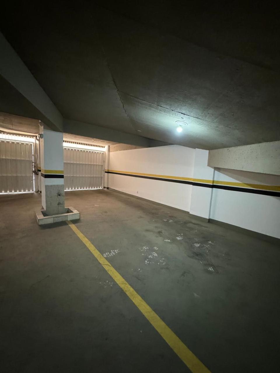 Apartamento Bc Apto Com 1 Mais 02 Quartos,cozinha, Lavanderia, Sala De Estar E Jantar , Sacada Com Churrasqueira A Carvao E Duas Garagens Privativas Balneario Camboriu