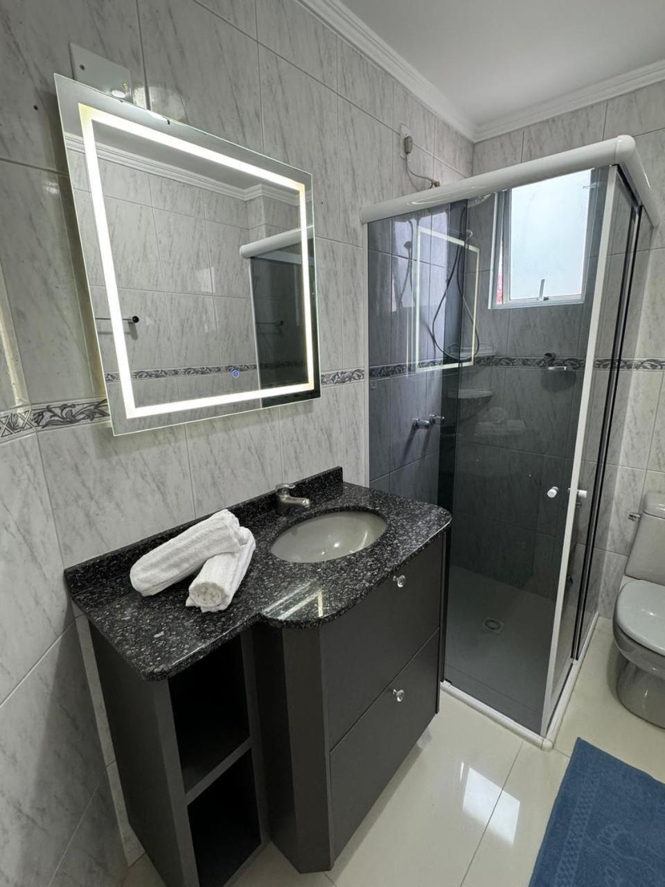 Bc Apto Com 1 Mais 02 Quartos,cozinha, Lavanderia, Sala De Estar E Jantar , Sacada Com Churrasqueira A Carvao E Duas Garagens Privativas Apartamento Balneario Camboriu
