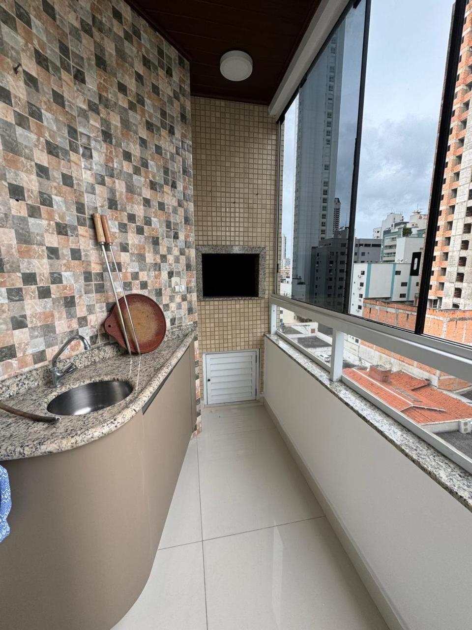 Bc Apto Com 1 Mais 02 Quartos,cozinha, Lavanderia, Sala De Estar E Jantar , Sacada Com Churrasqueira A Carvao E Duas Garagens Privativas Apartamento *
