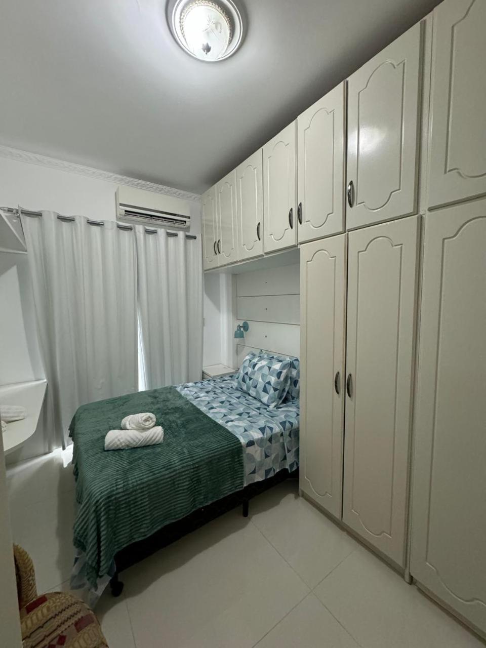 Bc Apto Com 1 Mais 02 Quartos,cozinha, Lavanderia, Sala De Estar E Jantar , Sacada Com Churrasqueira A Carvao E Duas Garagens Privativas Balneario Camboriu