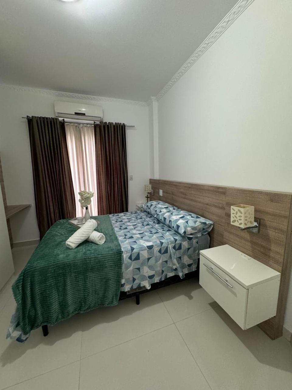 Apartamento Bc Apto Com 1 Mais 02 Quartos,cozinha, Lavanderia, Sala De Estar E Jantar , Sacada Com Churrasqueira A Carvao E Duas Garagens Privativas *