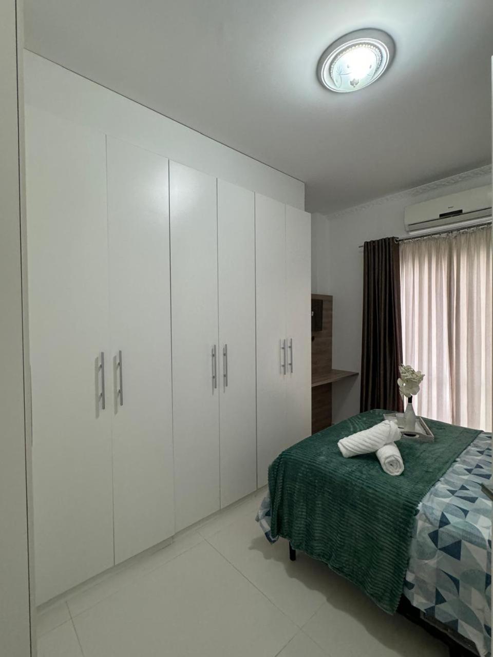 Bc Apto Com 1 Mais 02 Quartos,cozinha, Lavanderia, Sala De Estar E Jantar , Sacada Com Churrasqueira A Carvao E Duas Garagens Privativas Apartamento