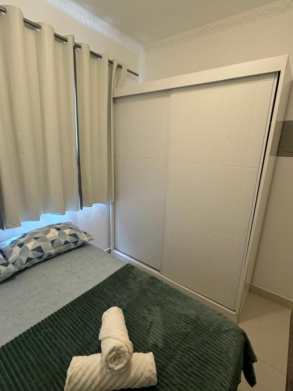 Apartamento Bc Apto Com 1 Mais 02 Quartos,cozinha, Lavanderia, Sala De Estar E Jantar , Sacada Com Churrasqueira A Carvao E Duas Garagens Privativas Balneario Camboriu